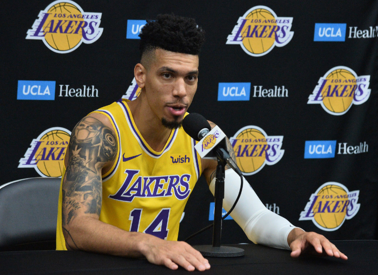  浓眉哥内线翻江倒海，湖人轻取火箭锁定附加赛资格